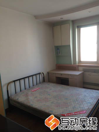 新一代B区 3室2厅2卫 140m² 租金2200元/月