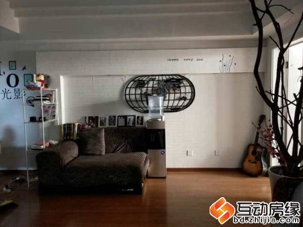 金顶宝座,两室两厅,精装全家电,拎包入住。