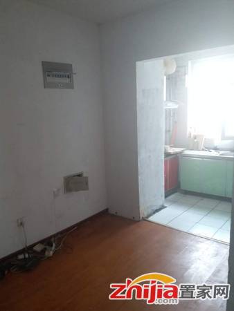 免 合租 家具齐全 简单装修 随时看房 650元/月