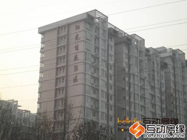 阳光佳苑B区精装老本可贷款,带小房,有车库,门口就是天威路!