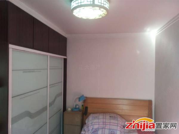 盛世长安 2200元 2室2厅1卫 精装,环境幽静,居住舒适