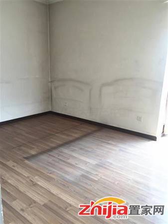 店长推荐!美东国际 5200元 3室2厅2卫 精装~可提包随
