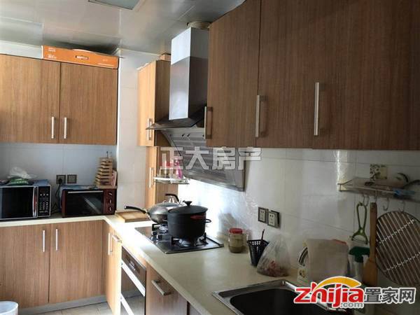 急租万达广场B1南区 2室2厅1卫 精装,家具家电齐全 实