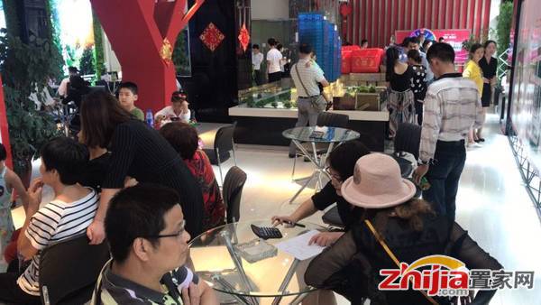 沿街商铺 有房产证 15万一套