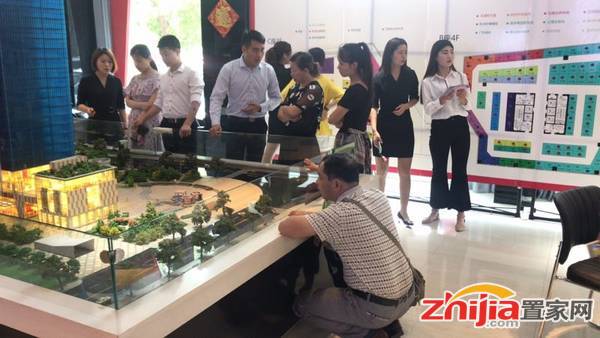沿街商铺 有房产证 15万一套