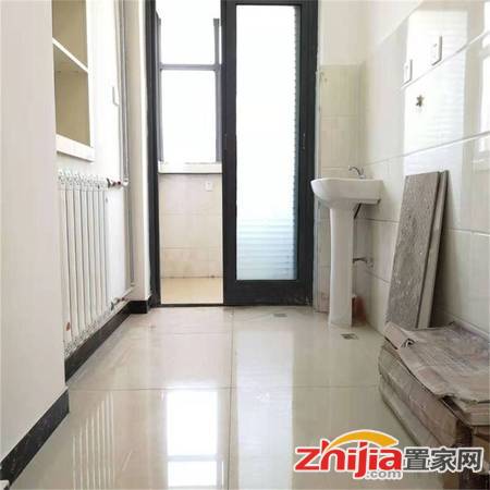 青园偏门两室精装婚房,三楼,房子新,首付低,带地下室,有钥匙