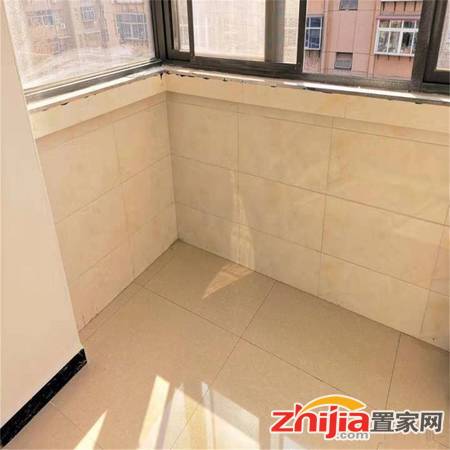 青园偏门两室精装婚房,三楼,房子新,首付低,带地下室,有钥匙