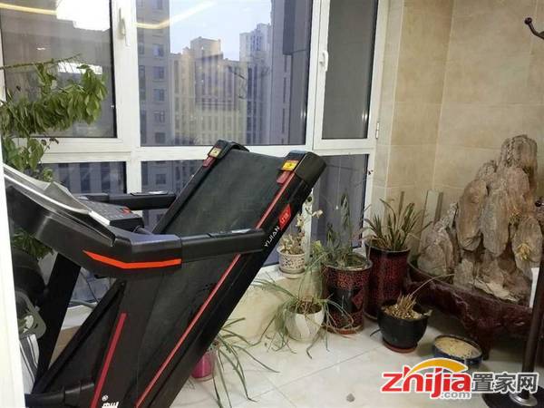 保利花园,精装,送家具家电,通厅通卧,急售。可改成三室