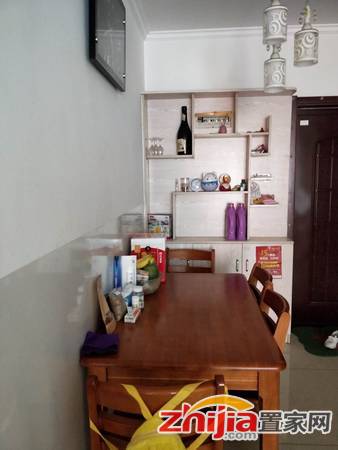 金河花园 精装 家具家电齐全 屋内干净整洁 小区环境优美
