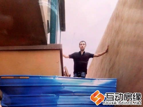龙翔山水馨城内商业门面楼与住宅之间的距离 记者白宇