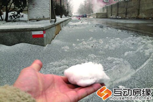 石家庄多小区下起了“黑雪” 业主们要讨个说法