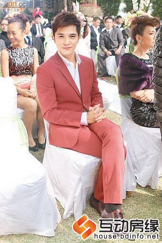 胡杏儿新剧披嫁衣自爆有人追 称片酬足够买房