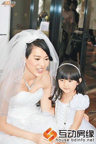 胡杏儿新剧披嫁衣自爆有人追 称片酬足够买房
