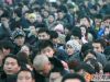2月4日，北京西站，春运中的人们在排队。