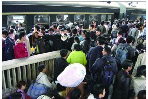 保定火车站已加开多趟临客应对返程客流高峰