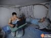 这间蜗居所在的胶囊公寓，坐落在武汉市硚口区古田一路一个城中村内，是一栋6层私房。这间小房子，被房东隔出九大功能区——阁楼上是听歌上网的娱乐区，也是休息区；“楼下”有“厨房”，一个无烟灶台，小得只能容得下两口锅；有餐桌，偶尔也兼职书桌；有卫生间，可供淋浴和方便。
