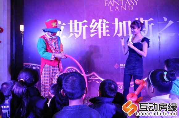 未来城 小丑抽气球