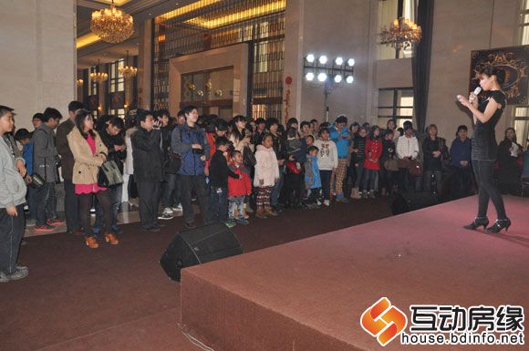 未来城 售楼部人气爆棚