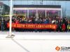 公园时代售楼部前网友大合影