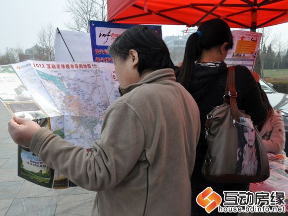 领到楼市地图迫不及待的看了起来