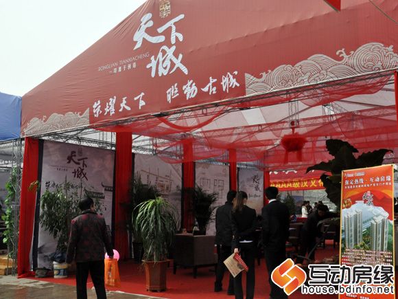 荣联天下城展位