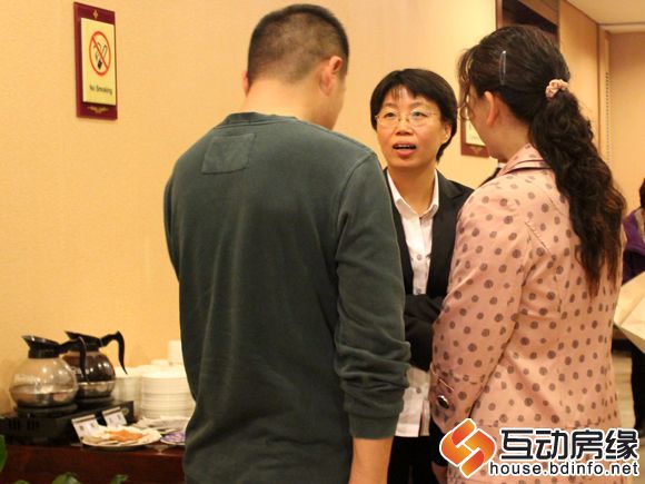 丽景蓝湾C区项目发布会进行咨询