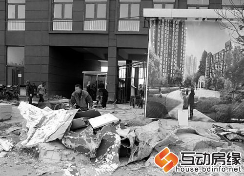 建筑外墙砖屡成“空中杀手” 高楼下再现步步惊心