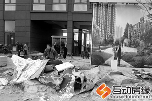 建筑外墙砖屡成“空中杀手” 高楼下再现步步惊心