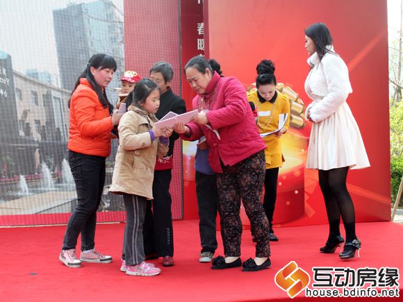 客户参加互动游戏
