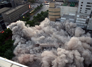 直击石家庄工行大楼成功爆破【高清组图】