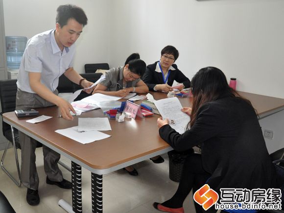 图为选定房源后进行签约