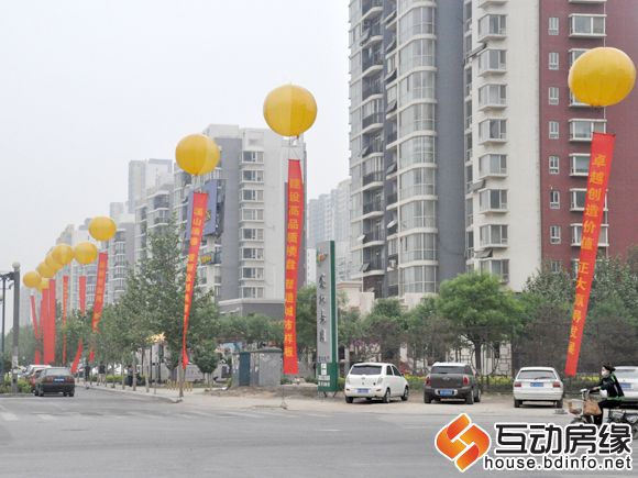图为开盘现场