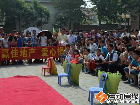 图为在场观众