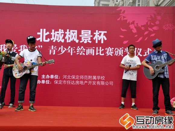 图为保师附校学生演唱大中国