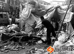 保定遭遇大雨侵袭 涞源县物资交流会两死多伤