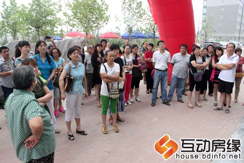 图为开盘活动现场
