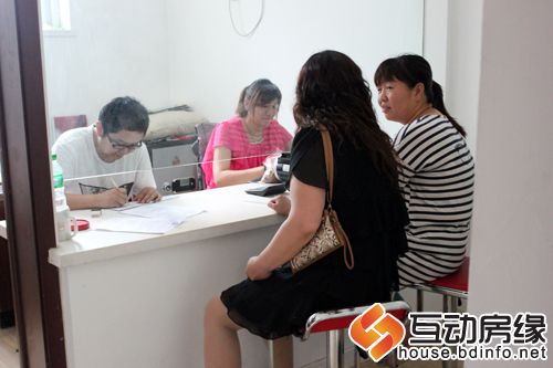 图为财务现场