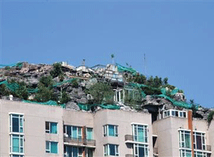 北京楼顶别墅已拆除假山山头 城管监督进度