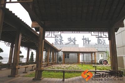 北京通州地税局楼顶像“颐和园” 局长称经审批