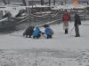 全家上阵堆雪人