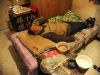 　80岁的钟海泉居住在社区为他安顿的简陋房里，每天吃饭、遛弯、面朝屋顶。
