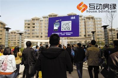 3月29日，来自北京的看房团在保定一楼盘看房。 新京报记者 秦斌 摄