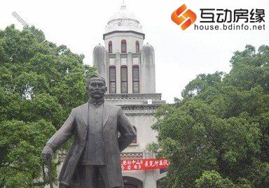中山步广州后尘就可能想象其房地产的明天。何况中山的经济基础、投资环境、政策力度、现有基地经济建设、侨资海外资金的厚势,较之当年的广州有过之而无不及。