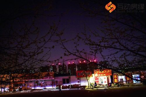 保定曾经的西大院棚户区已是新房林立，随着房价上扬，这里已是两个世界