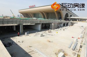 地下一层有6条公交通道 地下一层有6条公交通道