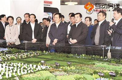 10月9日至12日，省委、省政府举行全省重点项目建设观摩暨调度会议。省委书记周本顺、省长张庆伟率领与会同志，先后到邯郸、邢台、衡水、石家庄、保定、沧州，实地了解各地推进项目建设的好做法、新亮点。这是10月11日，观摩团一行在保定市长城汽车股份有限公司，详细了解企业新技术研发、新项目建设的进展情况。