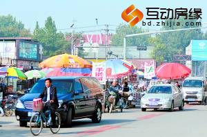保定陵园路:马路市场火热 正规市场遇冷