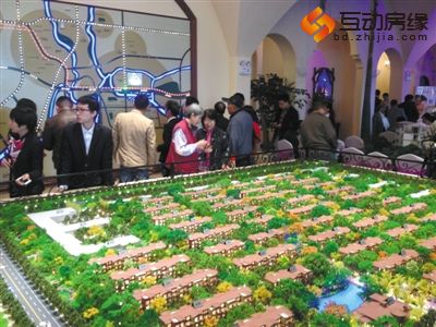香河楼市近期有所回温，但回升速度并不快。图为鸿坤·原乡溪谷项目现场。