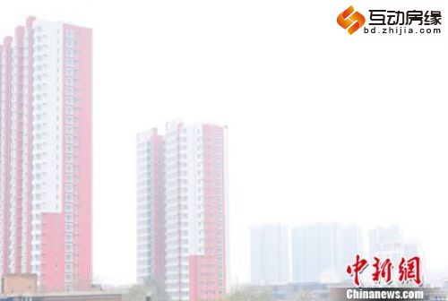 保定市区在雾霾笼罩下若隐若现的楼群
