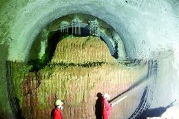 河北石家庄首段人工隧道双线贯通